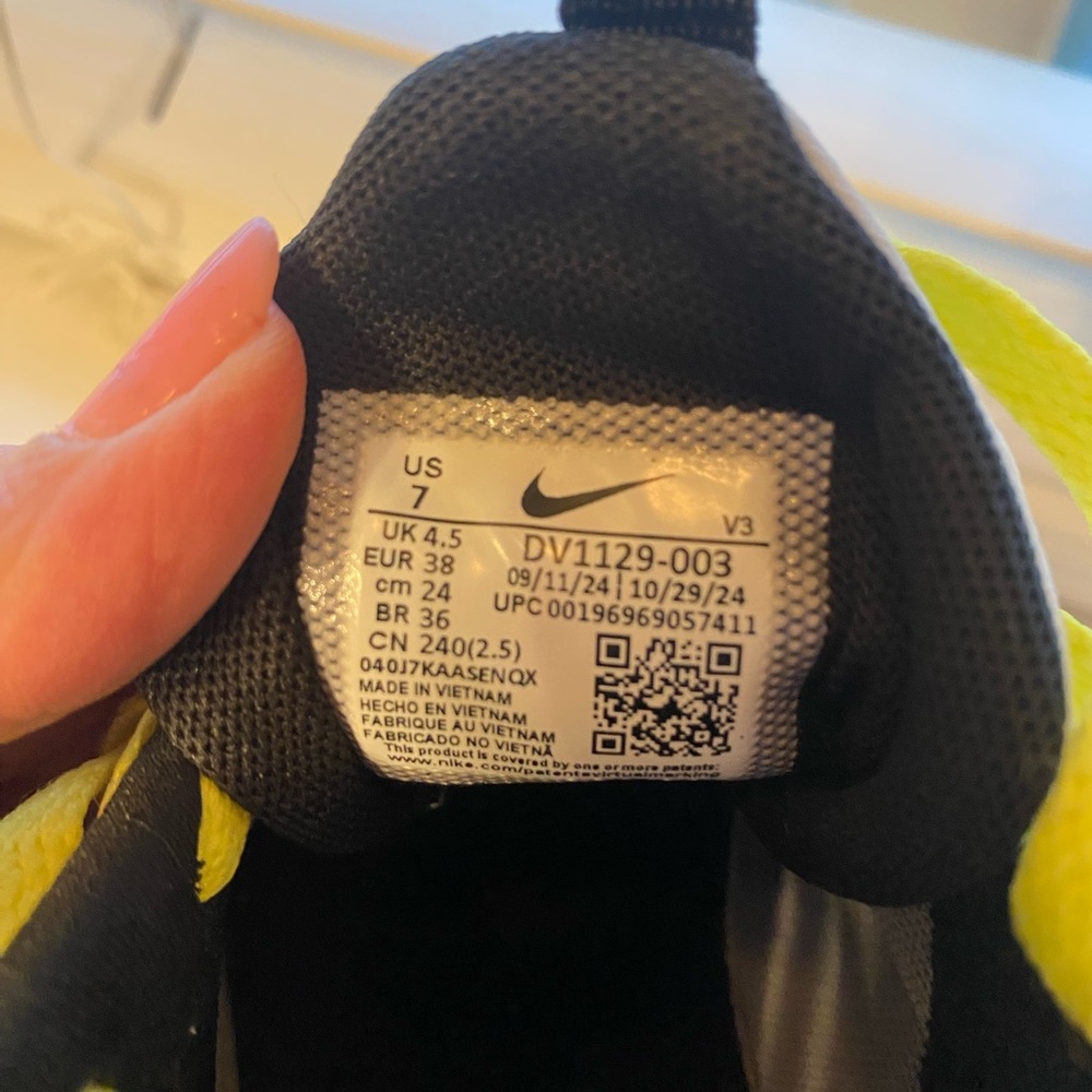 Nike Cream, Gray & Yellow Athletic Sneakers size 7 W, 5 M, 5.5 kids - Picture 4 of 5